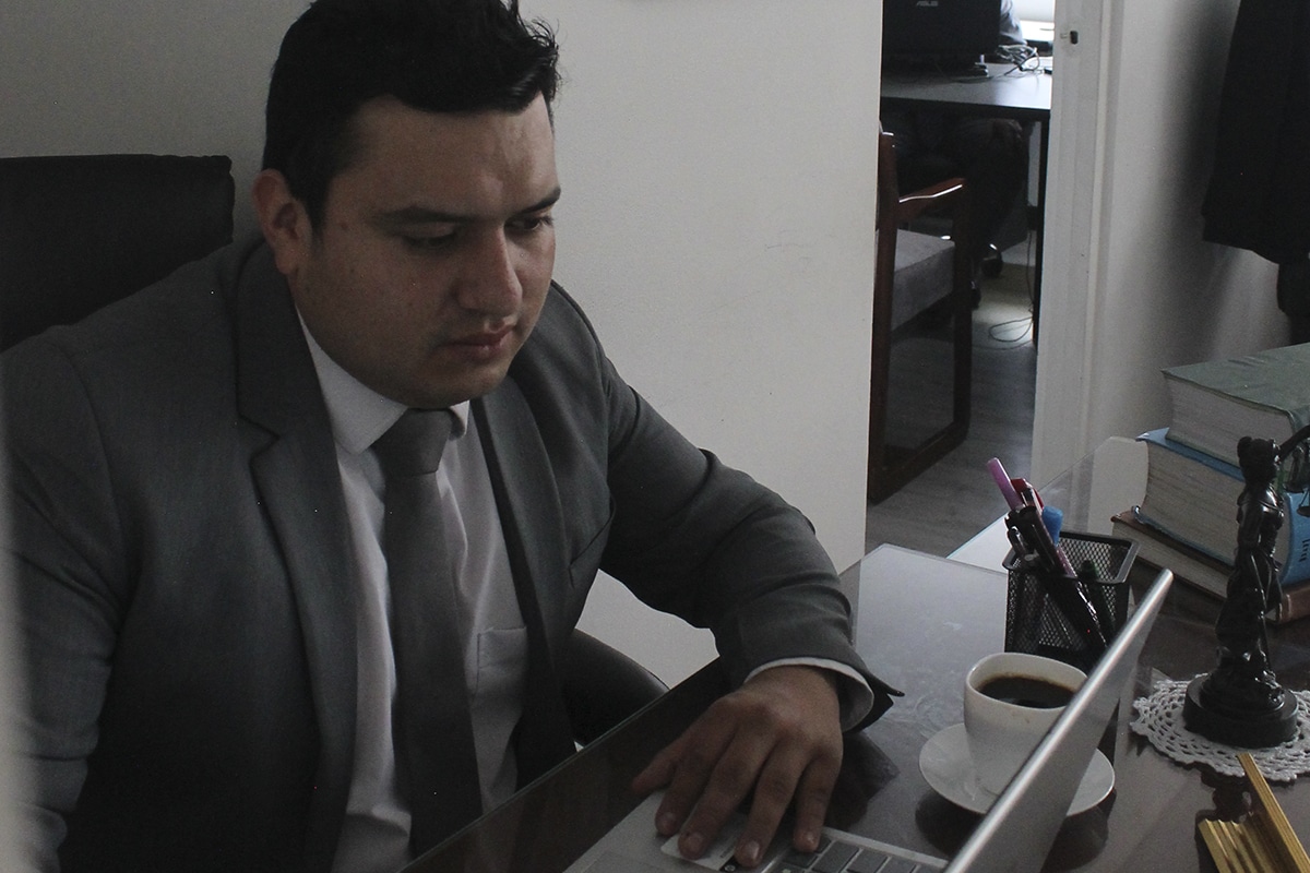 Asesoría legal especializada para ciudadanos y empresas frente a actos administrativos, sanciones y decisiones de entidades públicas, garantizando el debido proceso y la protección de derechos.