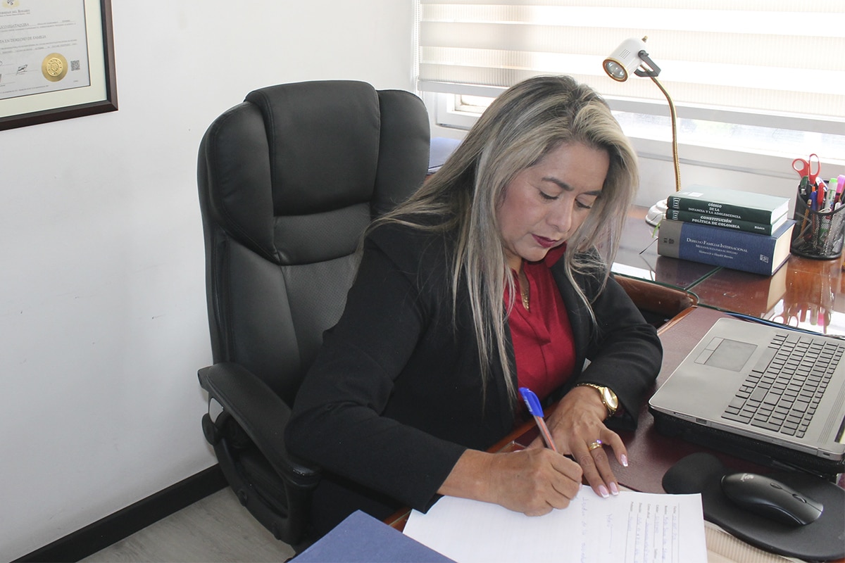 En TIC Abogados brindamos asesoría y representación en procesos de derecho civil relacionados con bienes, contratos y responsabilidades legales, actuando con análisis jurídico riguroso y estrategias claras que garantizan seguridad y protección de derechos.