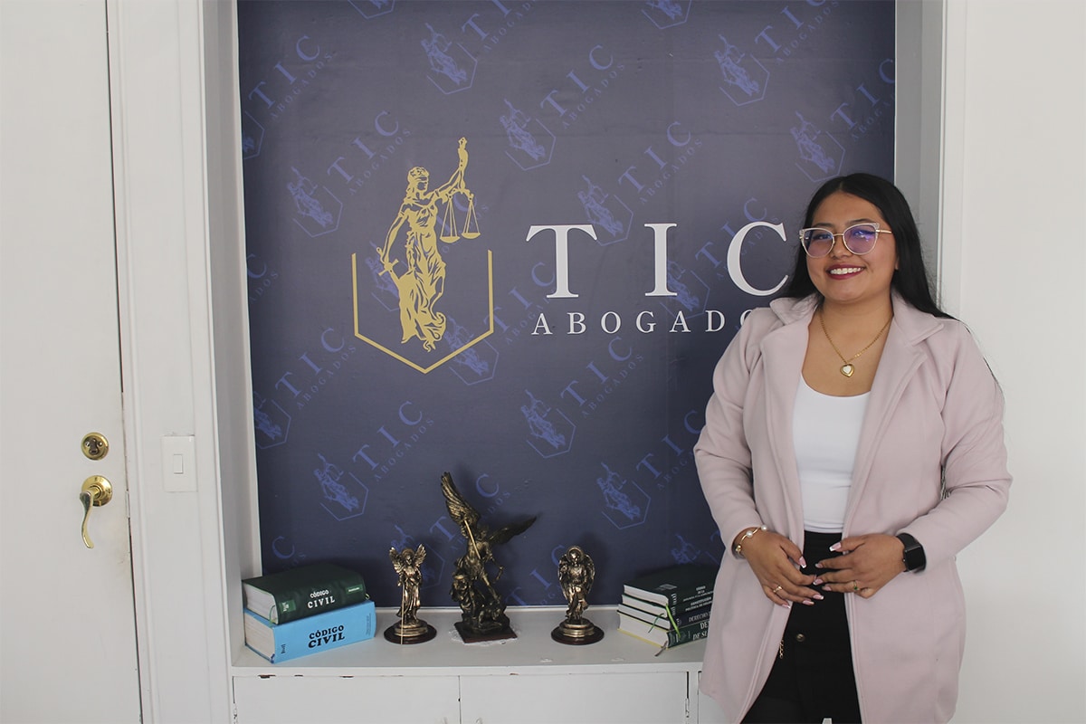 Nuestro equipo legal acompaña a personas en la resolución de conflictos civiles, ofreciendo respaldo profesional en asuntos patrimoniales, contractuales y obligaciones legales, con enfoque estratégico y cumplimiento estricto de la normativa vigente.