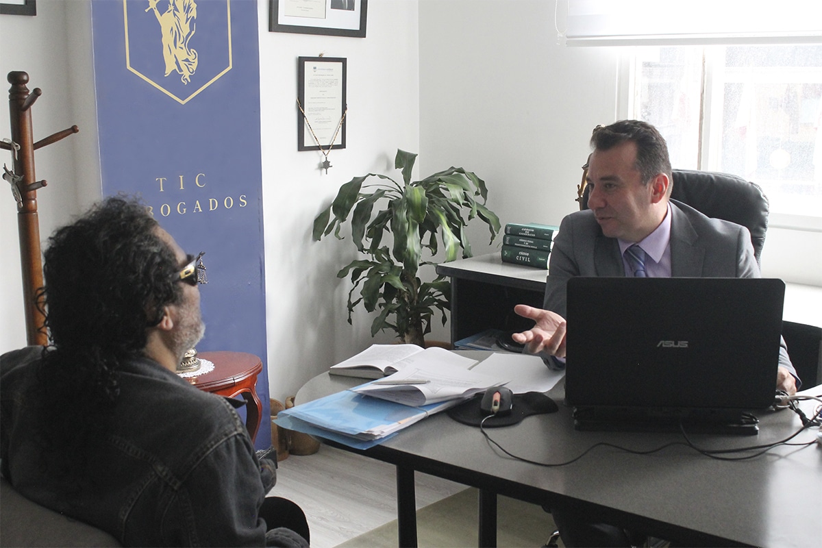 En TIC Abogados brindamos representación legal en procesos penales con un enfoque estratégico y responsable, garantizando la defensa de los derechos de nuestros clientes en cada etapa del proceso judicial, con confidencialidad, experiencia y acompañamiento jurídico permanente.