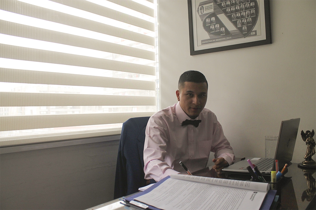 En TIC Abogados ofrecemos representación legal en distintos procesos penales, desarrollando estrategias jurídicas sólidas basadas en el análisis detallado de cada caso. Nuestro compromiso es brindar defensa responsable y acompañamiento permanente para proteger los derechos de nuestros clientes.