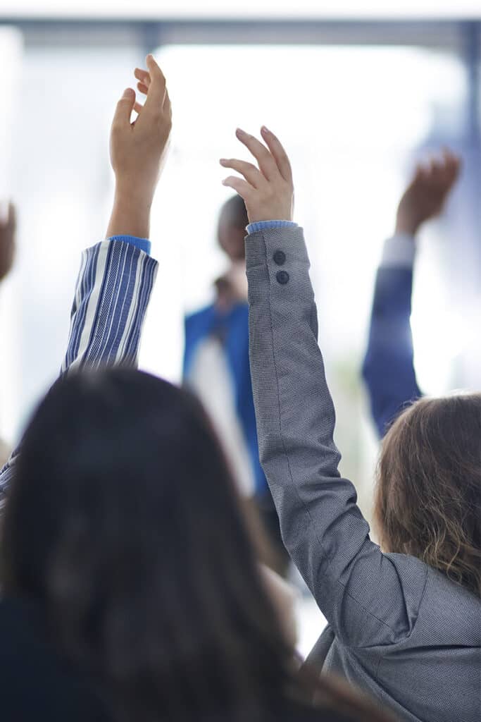 Asesoría legal en derecho comercial para sociedades y empresarios, garantizando seguridad jurídica, continuidad empresarial y defensa en conflictos comerciales